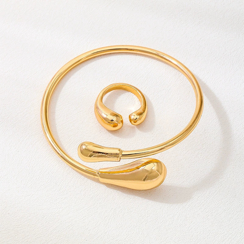 Molten Gold Jewelry Set | Statement Necklace, Bracelet & Ring for Women