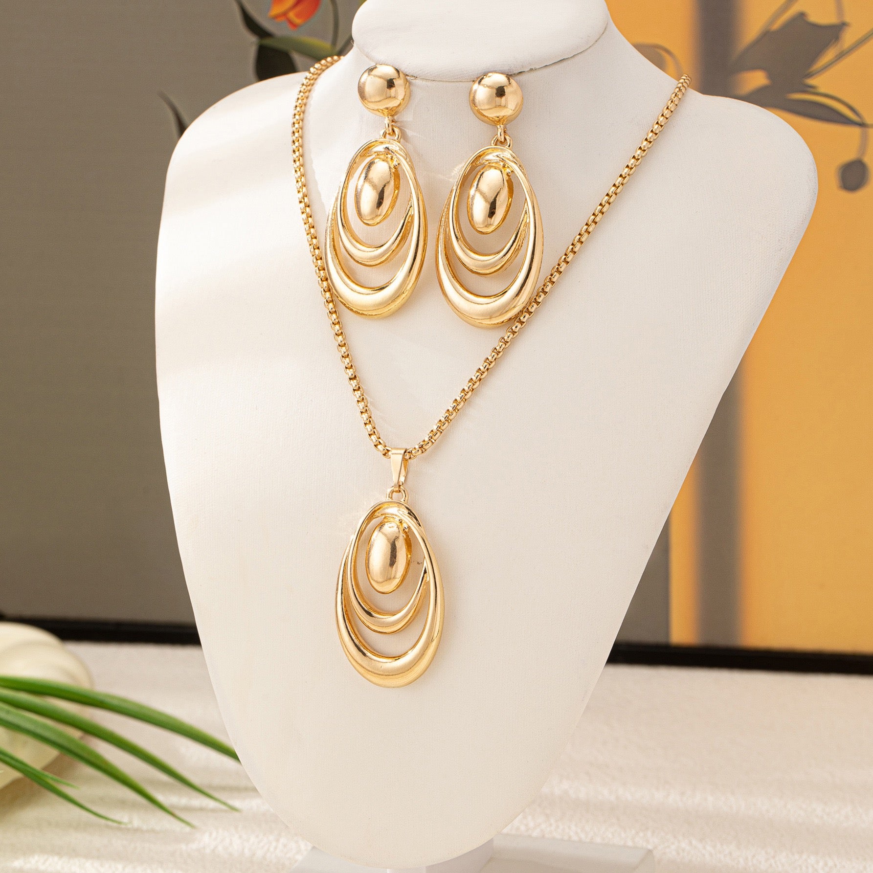 Gold Oval Layered Necklace & Earring Set | Statement Jewelry for Women